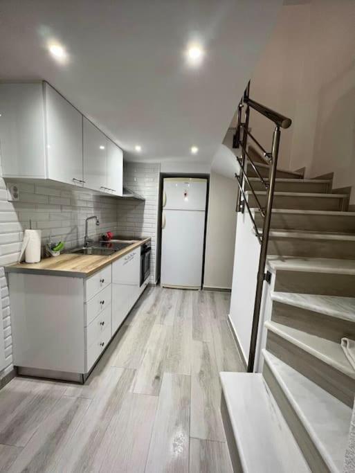 Chris Apartment With Loft Превеза Екстер'єр фото